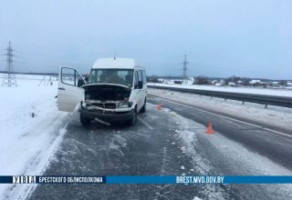 В Барановичском районе водитель из Кобрина наехал на дорожное ограждение