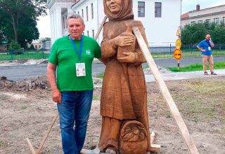 Резные скульптуры появились в агрогородке Дивин к «Дажынкам»