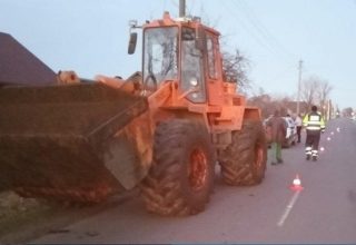 Погрузчик наехал на пенсионера в аг. Дивин