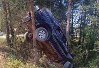 Возле озера Каташи автоледи не справилась с управлением