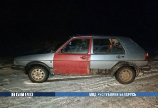 Возле д. Октябрь VW сбил мужчину
