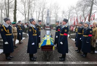 Останки погибшего под Кобрином военного летчика передали на его родину