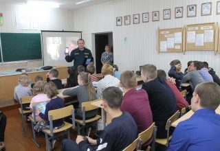 В новый учебный год в Кобрине вместе со спасателями