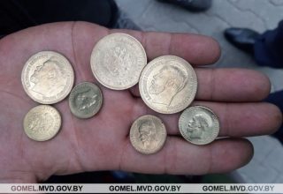 Гомельчанин попался на фокус со «старинными» монетами. Фокусников задержали в Кобрине