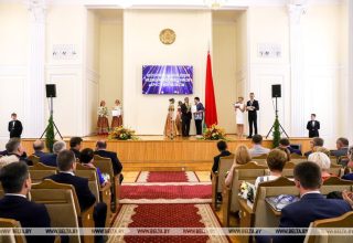 Заведующую кардиологией в Кобринской ЦРБ наградили грамотой