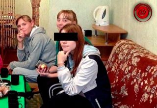 Почему в Кобрине девушка упала с крыши пятиэтажки? Признание подруги