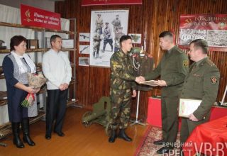Удивил весь Дивин. Бывшему солдату вручили часы от Минобороны РБ
