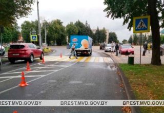 В Кобрине грузовик наехал на пенсионерку