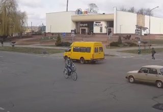 Велосипедист в Кобрине вообразил, что он на авто